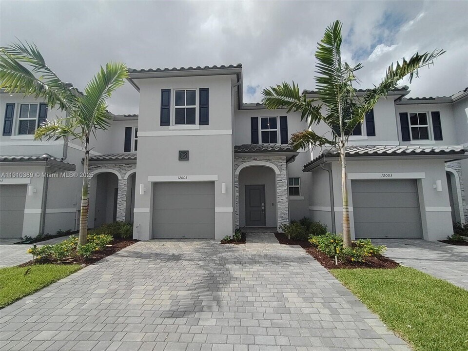 12005 NW 47th Manor in Coral Springs, FL - Building Photo