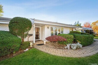 62 East End Ave in Hicksville, NY - Building Photo - Building Photo