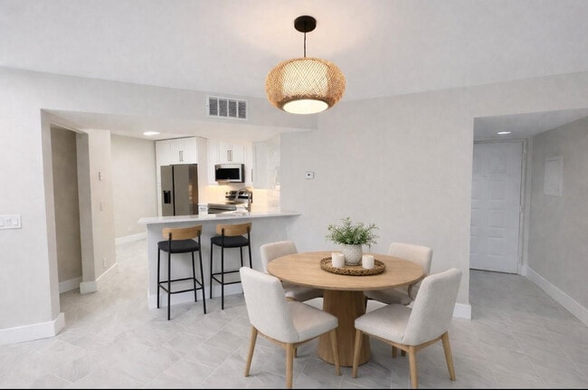 9055 Wiles Rd in Coral Springs, FL - Building Photo - Building Photo