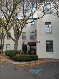 54 W Cherry St, Unit 202 in Rahway, NJ - Foto de edificio - Building Photo