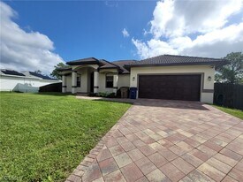 704 Magnolia Ave in Lehigh Acres, FL - Building Photo