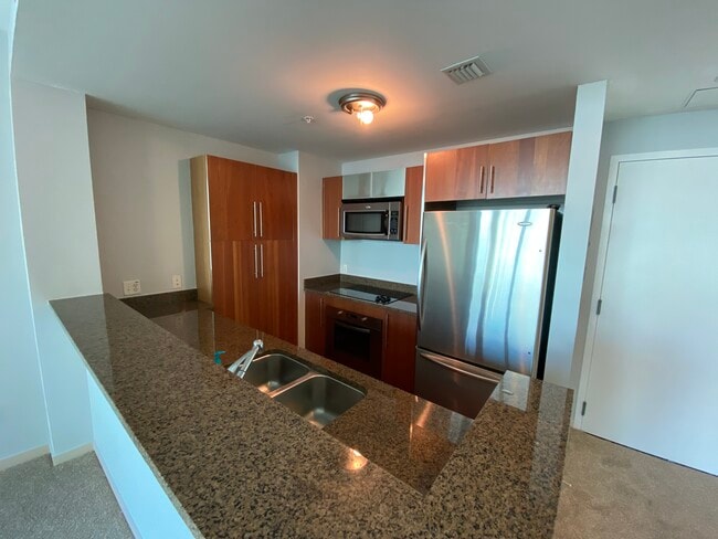 300 S BISCAYNE, Unit 1805 in Miami, FL - Building Photo - Building Photo