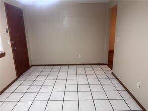 1009 Lapwing Rd in Edmond, OK - Building Photo - Building Photo