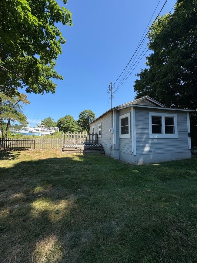 10 Main Pl in Groton, CT - Building Photo - Building Photo