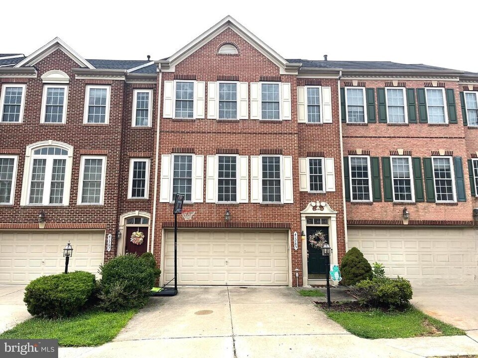 41785 Expectation Square in Aldie, VA - Foto de edificio