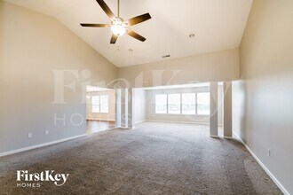 5696 West Port Drive in McCordsville, IN - Foto de edificio - Building Photo