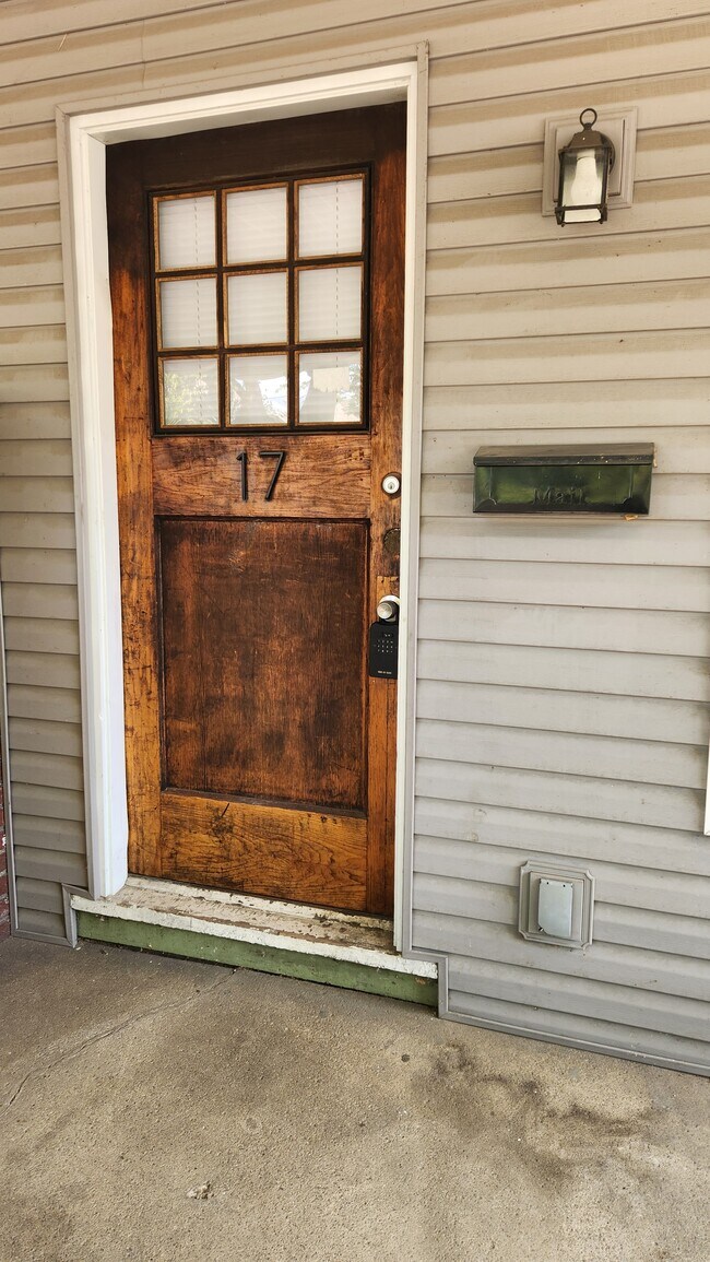 17 W Shields St in Newark, OH - Building Photo - Building Photo