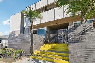 1105 N. Flower St. in Santa Ana, CA - Foto de edificio - Building Photo