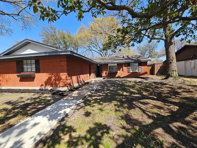 property at 1338 Cloverdale Dr