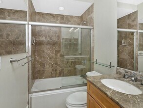 100 E Brookline St, Unit 1 in Boston, MA - Foto de edificio - Building Photo