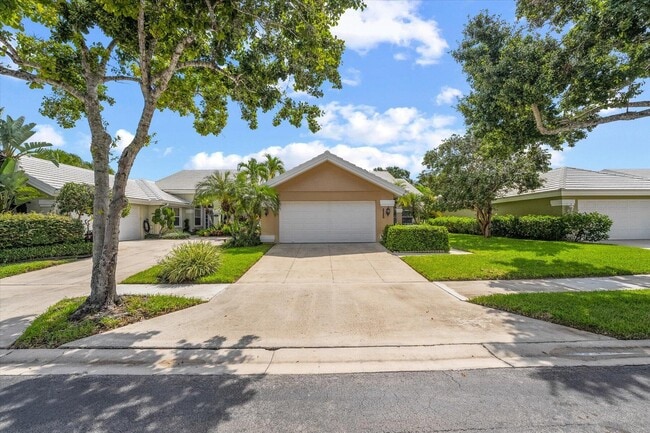 2320 Saratoga Bay Dr in West Palm Beach, FL - Foto de edificio - Building Photo