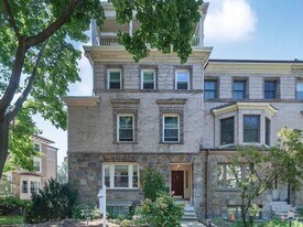 17 Regent Cir, Unit 3 in Brookline, MA - Building Photo