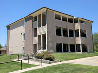 The Hampton at Coral Ridge in Coralville, IA - Building Photo - Building Photo