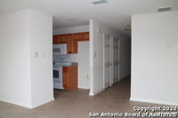 13607 Woodstone Way in San Antonio, TX - Foto de edificio - Building Photo