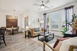 Aspire Del Valle in Del Valle, TX - Foto de edificio - Building Photo