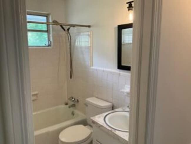 1030 Lancaster St in Columbia, SC - Building Photo - Building Photo