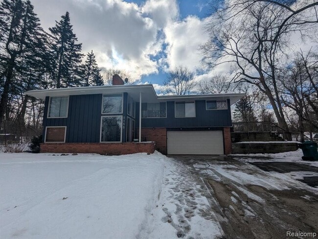 property at 5155 Greenview Dr