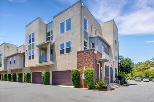 31 Brownstone Way in Aliso Viejo, CA - Building Photo