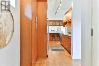 22 Whitewood Rd in Toronto, ON - Building Photo - Building Photo