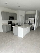 8640 Lunar Skye St in Sarasota, FL - Building Photo - Building Photo