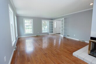 24 Old Mill Dr in Canton, CT - Building Photo - Building Photo