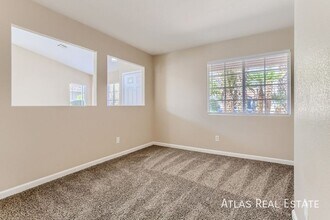 712 Canyon Country Cir in Henderson, NV - Building Photo - Building Photo