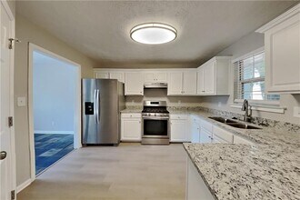 3366 English Oaks Dr NW in Kennesaw, GA - Building Photo - Building Photo