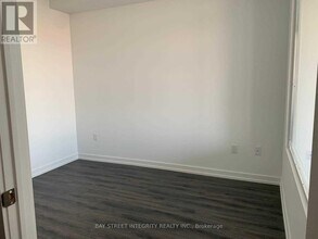 77-877 Shuter St in Toronto, ON - Building Photo - Building Photo