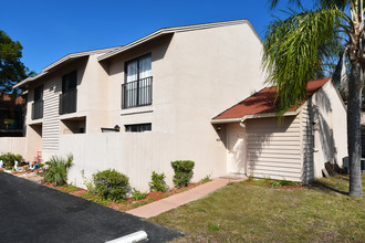 Paradise Garden Apartments in Cape Coral, FL - Foto de edificio - Building Photo