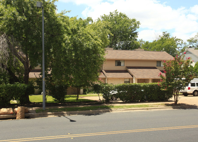 3529 North Hills Dr in Austin, TX - Foto de edificio - Building Photo