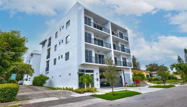 2010 SW 25th Ter in Miami, FL - Building Photo - Building Photo