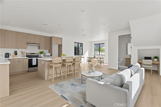 11145 Hortense St in Los Angeles, CA - Building Photo - Building Photo