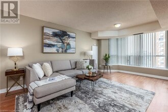1276 Maple Crossing Blvd in Burlington, ON - Building Photo - Building Photo