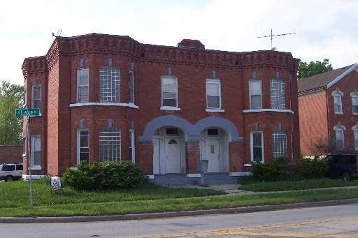 679-681 S Lake St in Aurora, IL - Foto de edificio