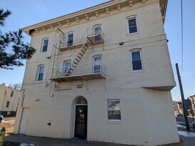 46 N Connecticut Ave in Atlantic City, NJ - Building Photo