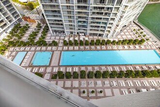 495 Brickell, Unit 2606 in Miami, FL - Foto de edificio - Building Photo
