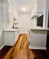 Tropical Breeze in Norwalk, CA - Building Photo