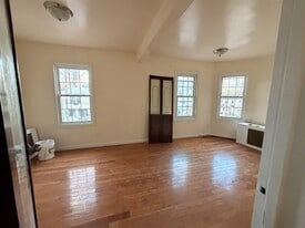 310 S 7th Ave, Unit Five Bedrooms Apt in Mount Vernon, NY - Building Photo