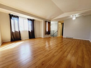 611 Willow Ct NW in Edmonton, AB - Building Photo - Building Photo