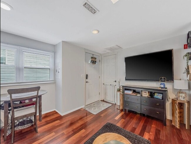 450 S Fulton Ave in Lindenhurst, NY - Building Photo - Building Photo