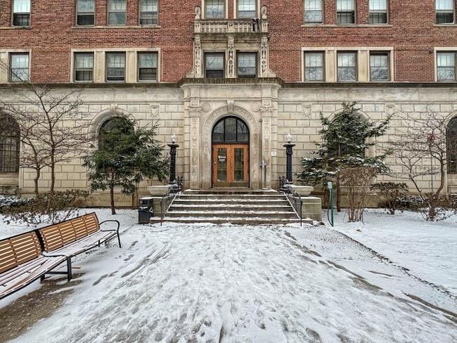 property at 5540 S Hyde Park Blvd