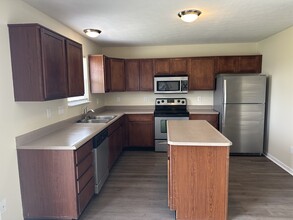 7674 Pipestone Dr in Indianapolis, IN - Building Photo - Building Photo