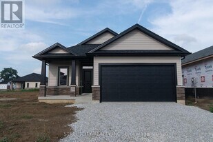 133 Cabot Trl in Chatham-Kent, ON - Building Photo