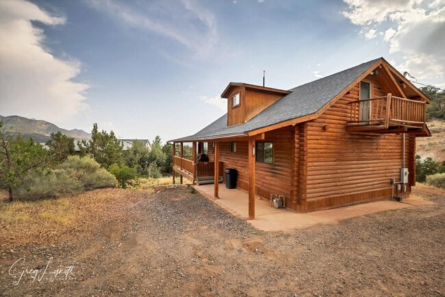 property at 322 Hillcrest Cir
