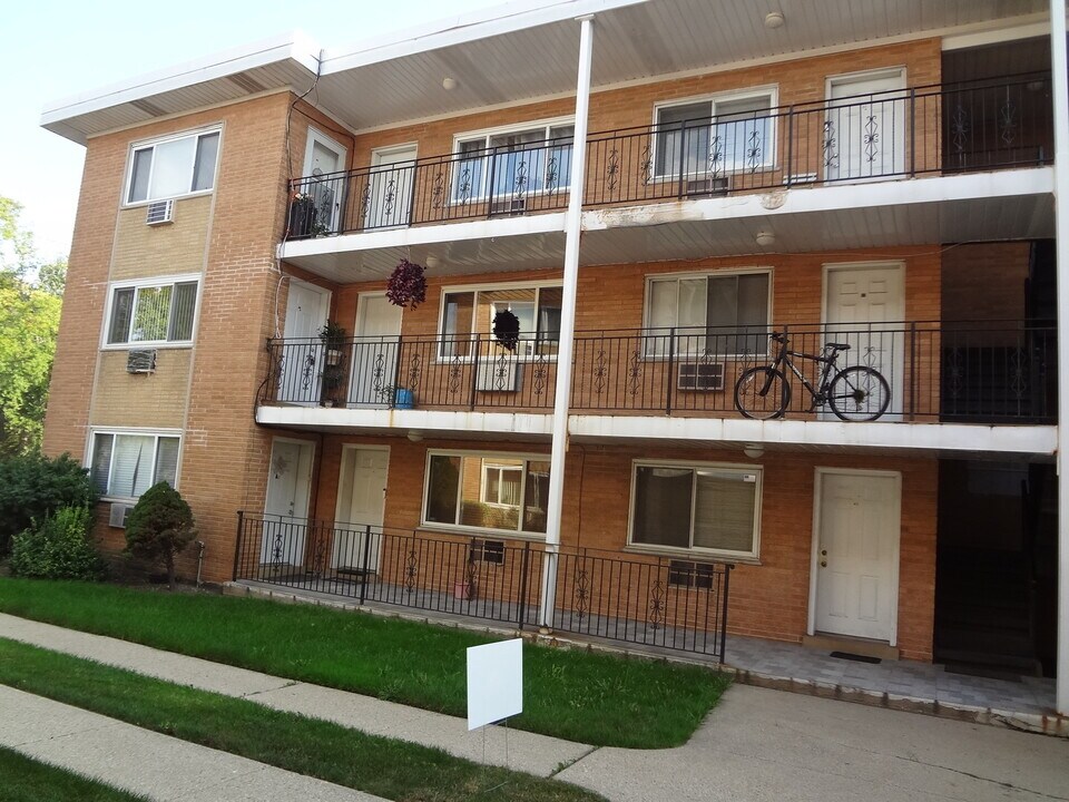 4602 N River Rd in Schiller Park, IL - Building Photo