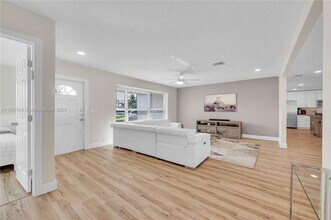 4901 W Park Rd in Hollywood, FL - Building Photo - Building Photo