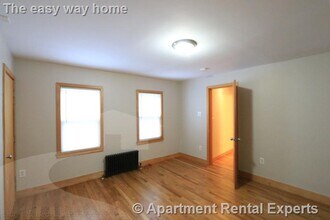 132 Columbia St, Unit #1 in Cambridge, MA - Foto de edificio - Building Photo