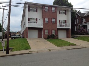 119 W College St in Canonsburg, PA - Foto de edificio - Building Photo