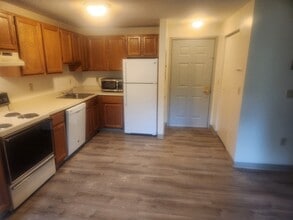 135 Union St in Leominster, MA - Building Photo - Building Photo