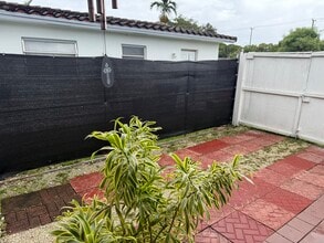 11361 SW 7th St in Miami, FL - Building Photo - Building Photo